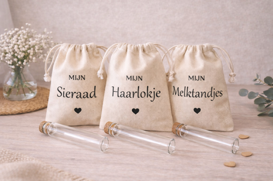 set katoenen bewaarzakjes mijn melktandjes haarlokje en sieraad met glazen buisjes baby herinneringen kraamcadeau set