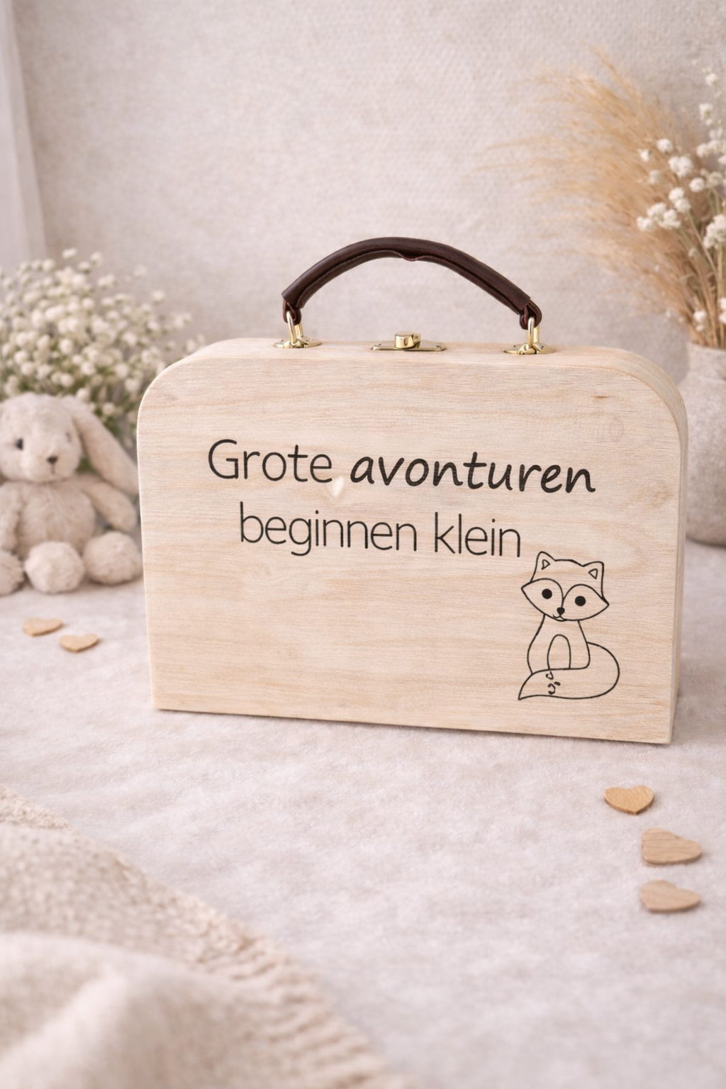 Houten baby koffertje met tekst en vos illustratie, decoratie kinderkamer en uniek kraamcadeau voor baby of peuter