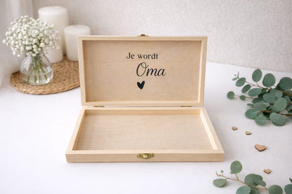 Houten bewaarkistje met tekst “je wordt oma”, origineel zwangerschapsaankondiging cadeau voor een toekomstige oma