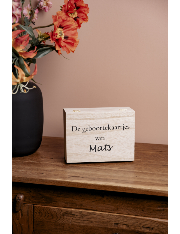 Houten kist geboortekaartjes